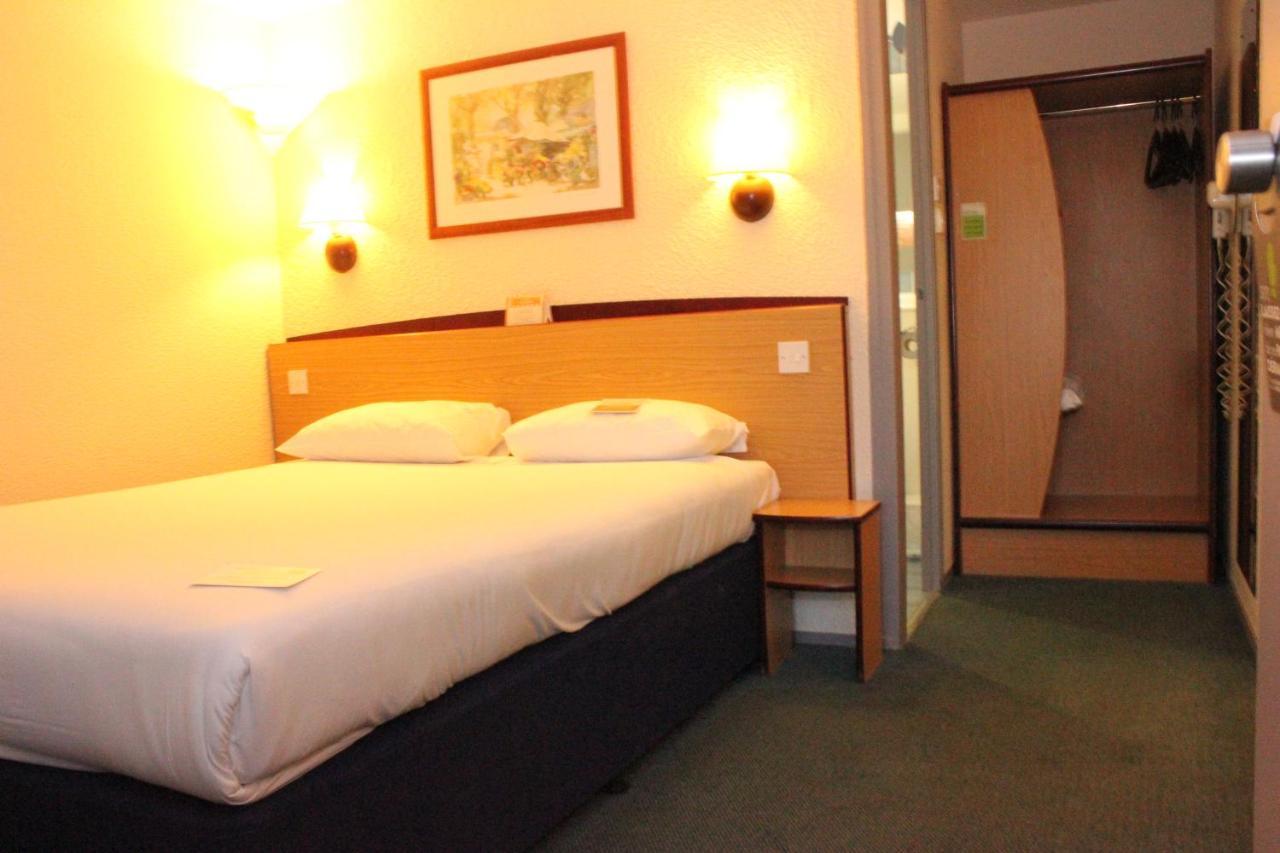 Hotel Campanile Hull 2*