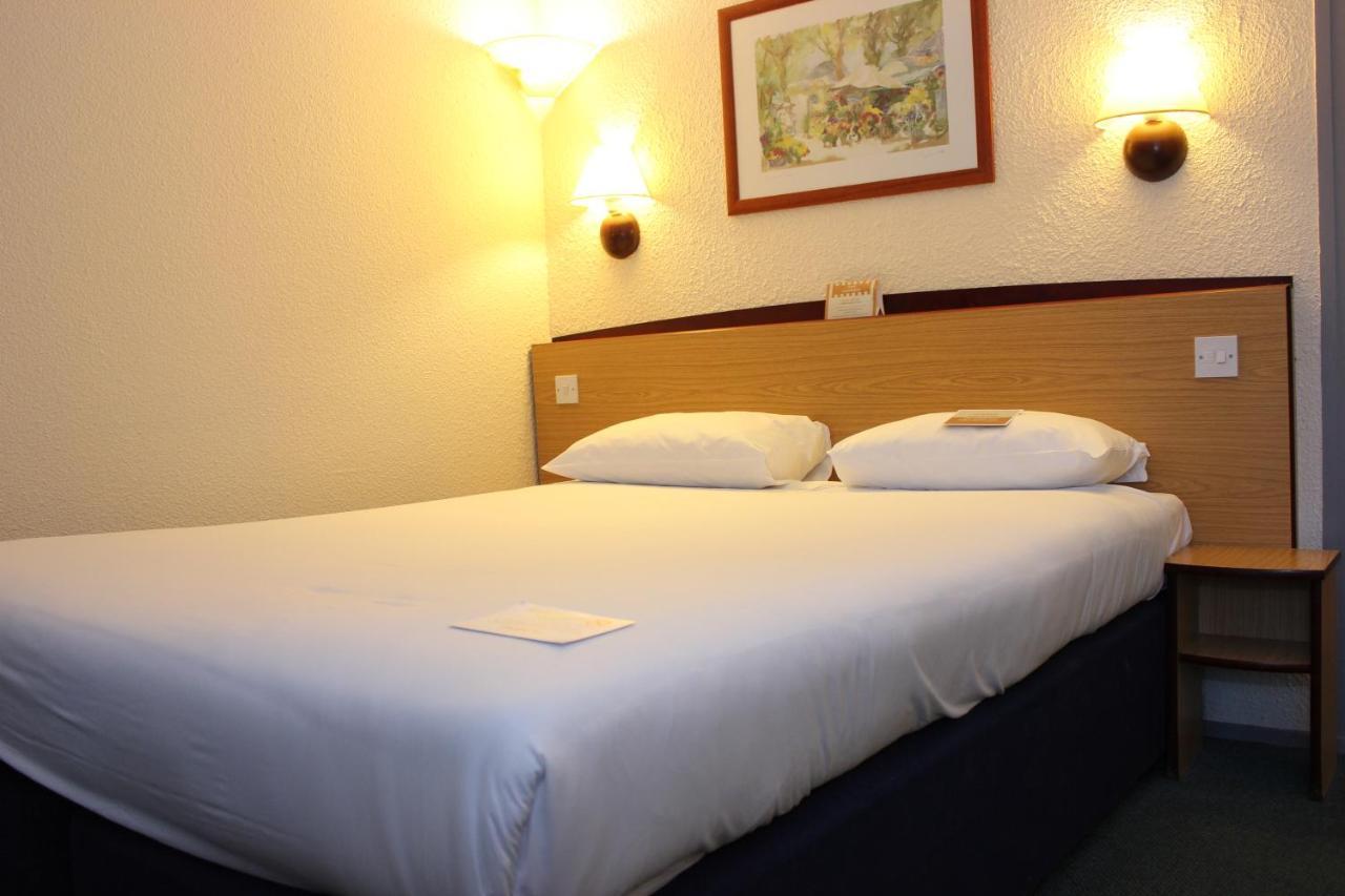 Hotel Campanile Hull 2*